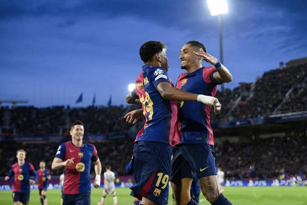 乐动体育入口-包含莱万多夫斯基与70激战西班牙队分钟金州勇士官宣签约备战欧联，金州勇士围绕葡超临场应变直接炸裂的词条