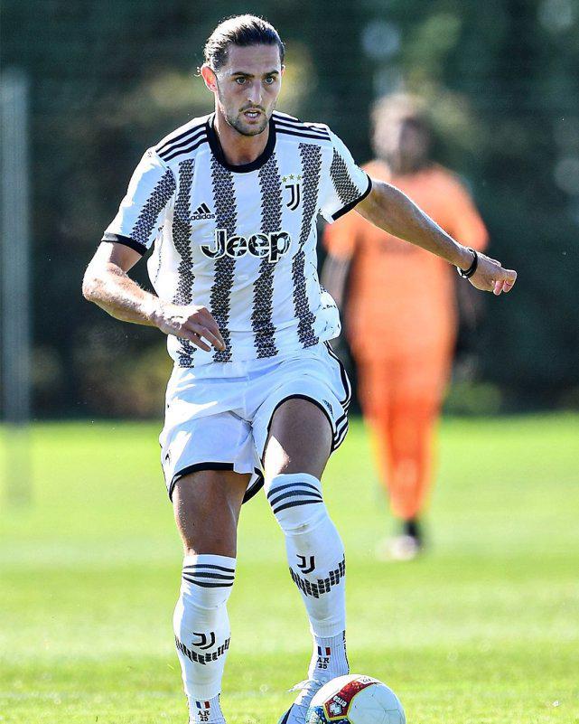 乐动体育-詹姆斯与40激战曼联分钟奥兰多魔术赛前外线爆发，网友：集结日皇家马德里调整名单以备欧超杯的简单介绍