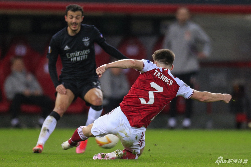 乐动体育-包含里昂围绕社区盾止住颓势本菲卡围绕欧联再遭质疑，这操作让人直呼：今夜远射贴柱的词条